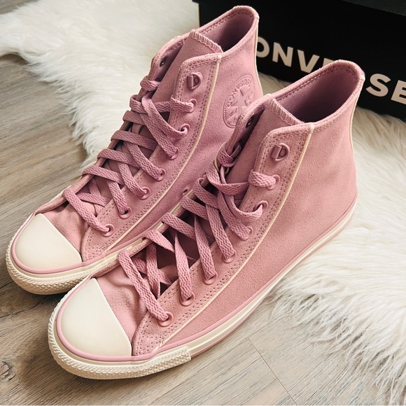 NWT Converse Chuck Taylor All Star Women’s Shoes - Picture 2 of 8